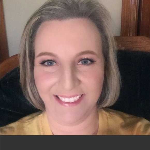 Meet your Posher, Laura - Picture 1 of 1